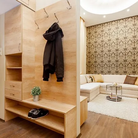 A_or_ B_luxflat_2br_2ba_vaci Street Apartman *